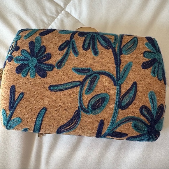 Embroidered Floral Patterned Tan and Blue Crossbody Clutch - Picture 3 of 5